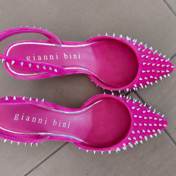 Gianni Bini Hot Pink US 7.5 Kitten Heels Studded Womens Shoes - Picture 3 of 6